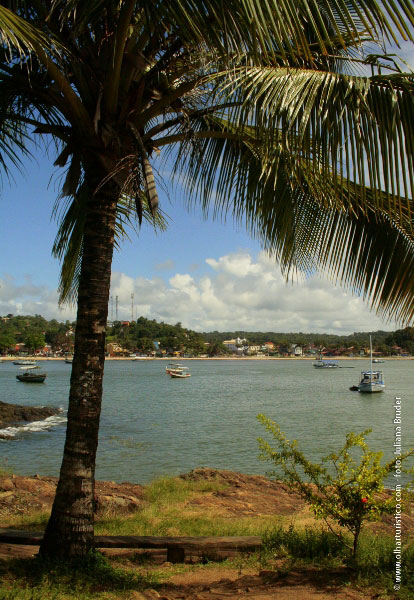 praia-da-concha-em-frente-ao-rio-do-mesmo-nome-em-itacare