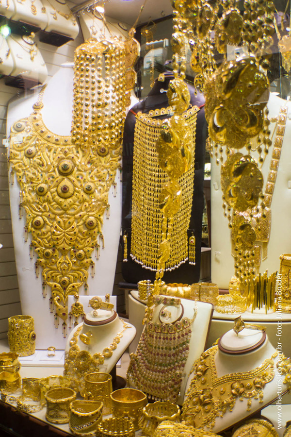 Detalhe das jóias vendidas no Gold Souk