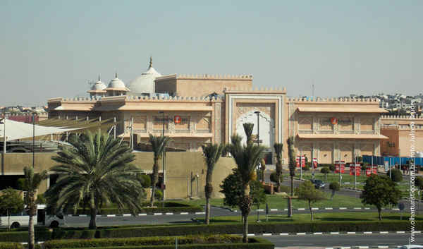 Imagem externa do Shopping temático