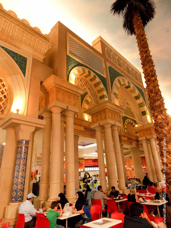 Praça de alimentação do shopping