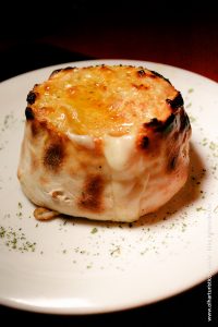 Empanada Gourmet do restaurante Che Barbaro feita de Matambrito