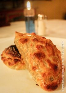 Empanadas de massa saltenha importada da Argentina do restaurante 348