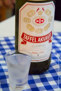 Akvavit - aguardente típico feito de cereais