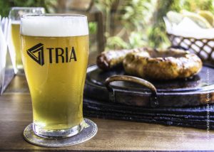 Linguiça caipira harmonizada com cerveja artesanal