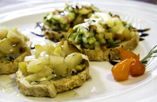 Bruschettas de Pêra e Gorgonzola e Mel