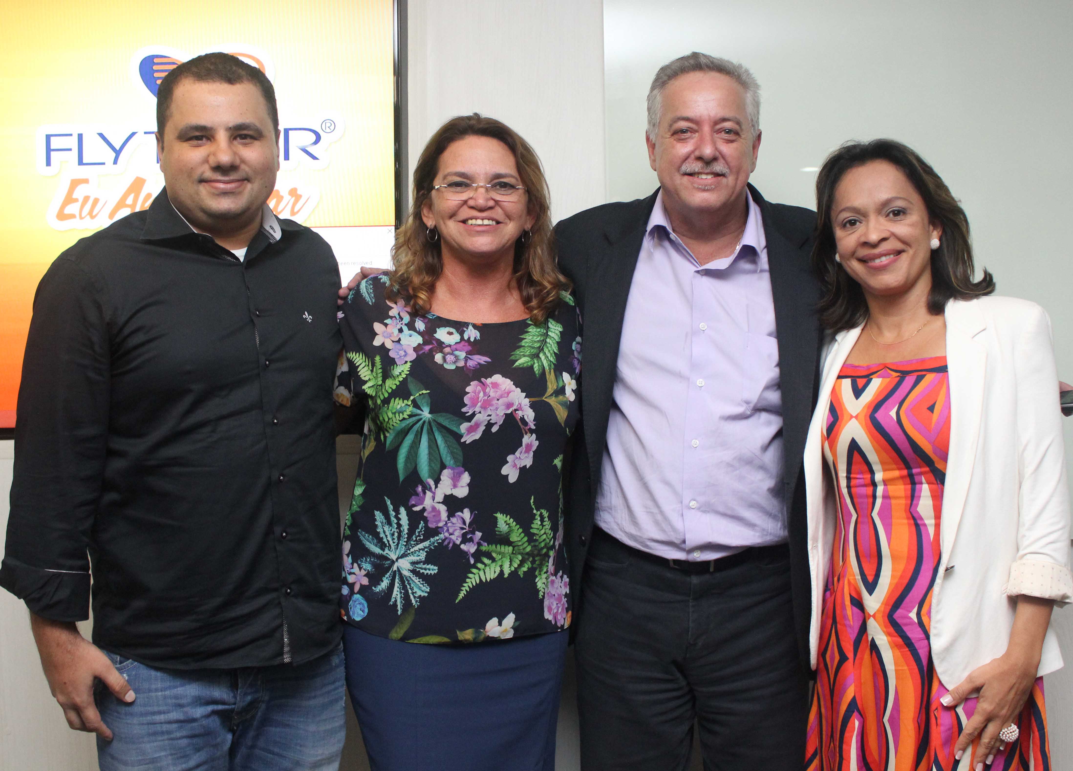 Daniel Firmino e Michael Barkoczy, da Flytour Viagen com Ruth Avelino, d...