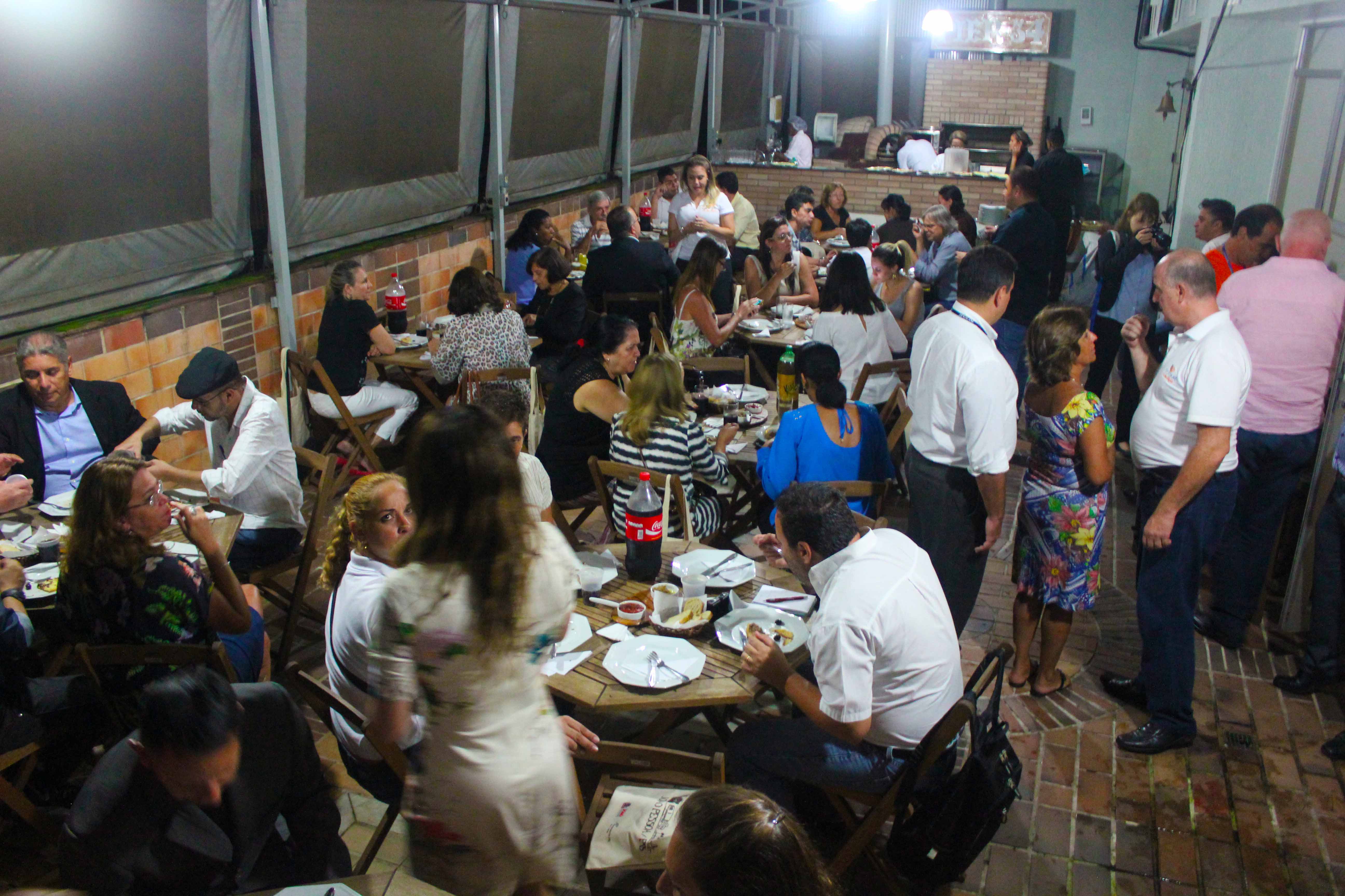 Momento de descontração pós capacitação de cerca de 60 agentes de viagen...