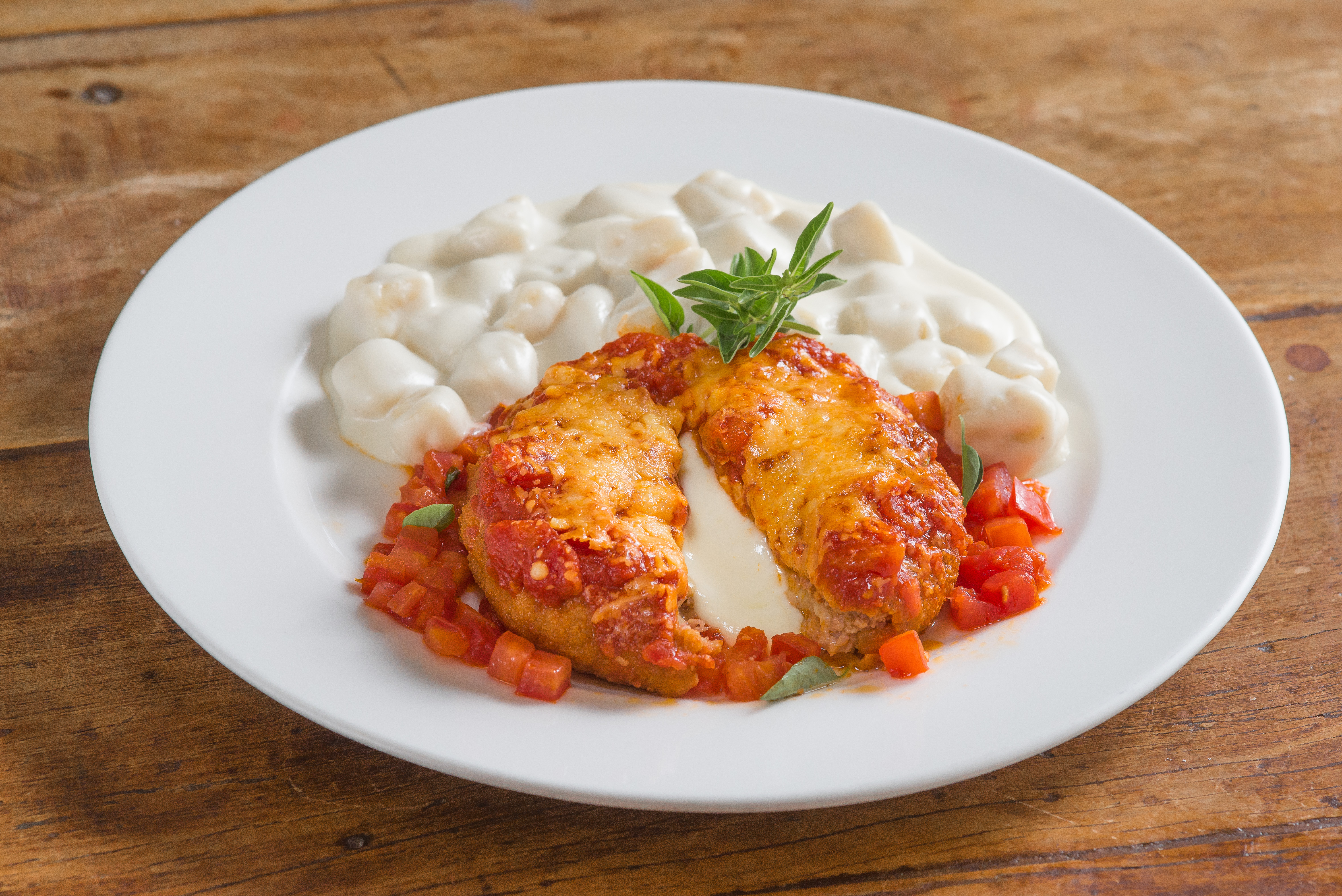 Polpettone de Mussarela de Búfala e Molho Pomodoro