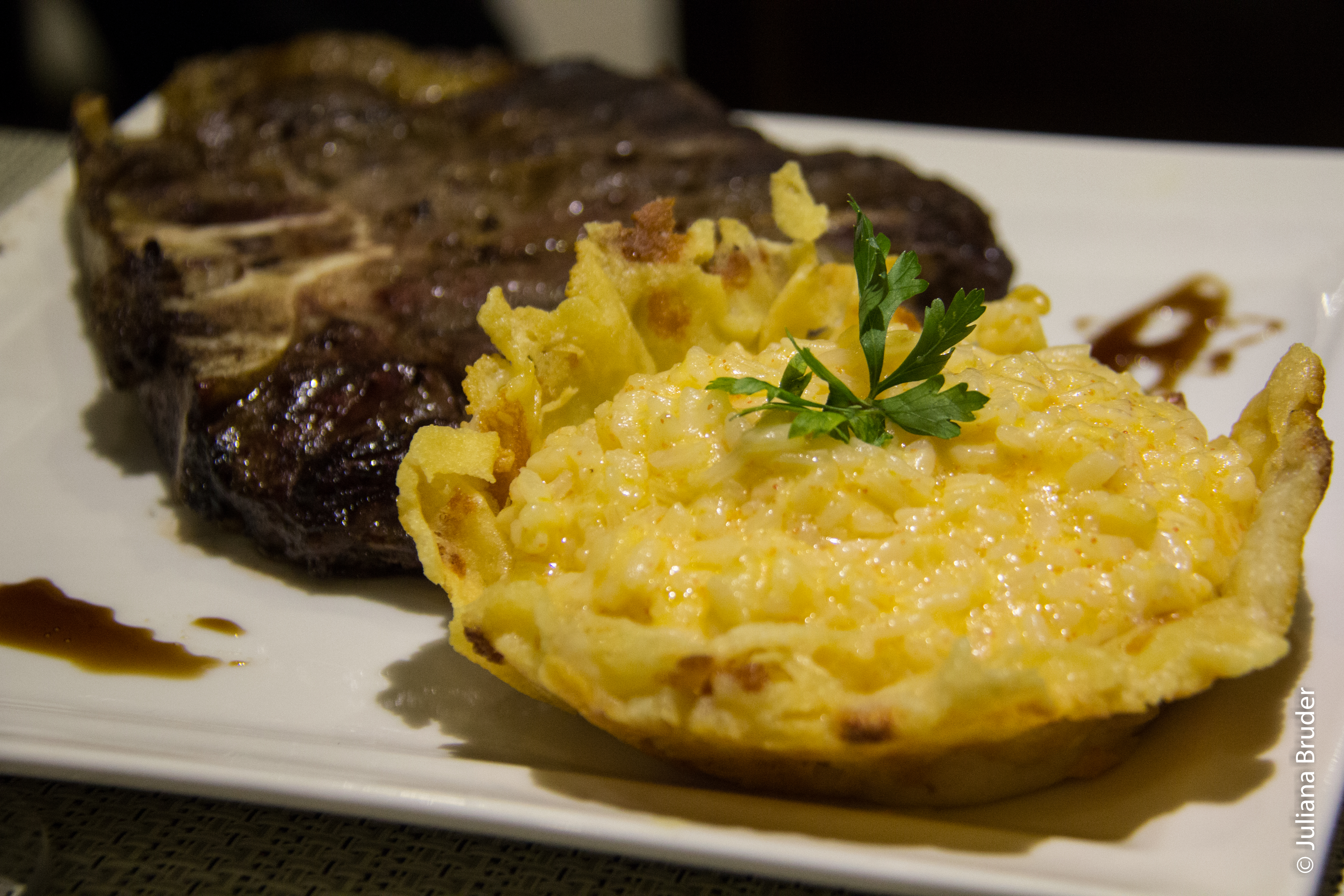 T-Bone Steak com Risoto de Parmesão