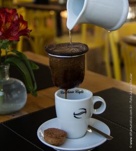 Café finalizado na mesa