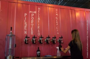 assepsia-das-torneiras-que-saem-de-um-container-na-loja-de-fabrica