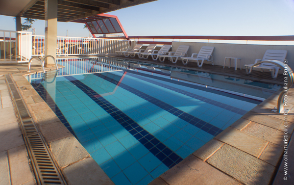 piscina-com-bar-anexo-na-cobertura