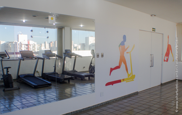 sala-de-ginastica-com-vista-para-a-cidade