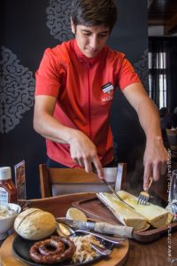 servindo-o-palmito-assado