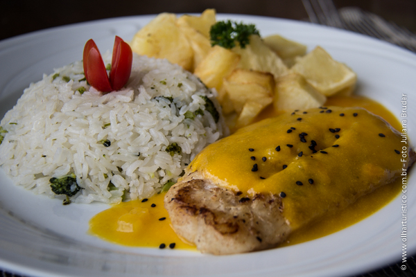 cambucu-com-molho-de-maracuja