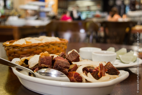 porcao-de-carne-seca-acebolada