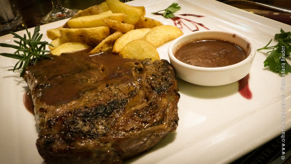 Steak com batatas bravas Les 3 Brasseurs