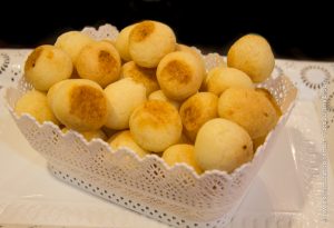Pão de queijo autêntico mineiro