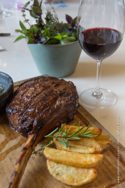 O Tomahawk é também conhecido como corte Cowboy e carne dos Flinstones