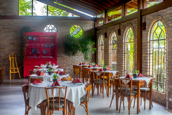 Do Villa Bar e Restaurante - Ventilação, Luz Natural, Espaço entre as mesas