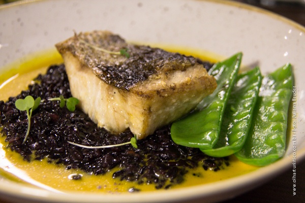 Robalo com Arroz Negro