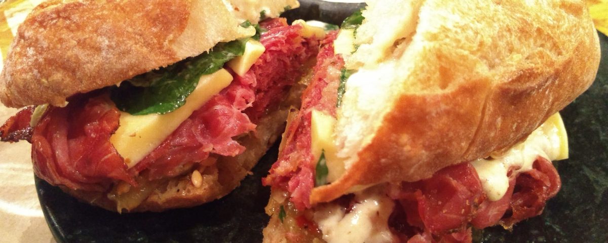 Lanche feito com Porco na Lata