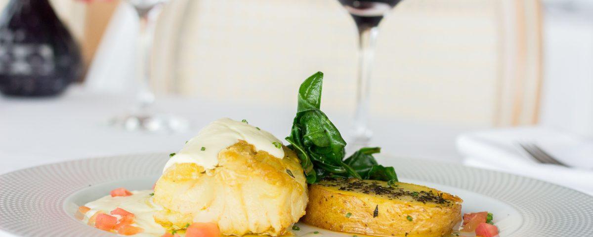 Bacalhau-com-nata--batata-ru-#769stica-e-espinafre-0510